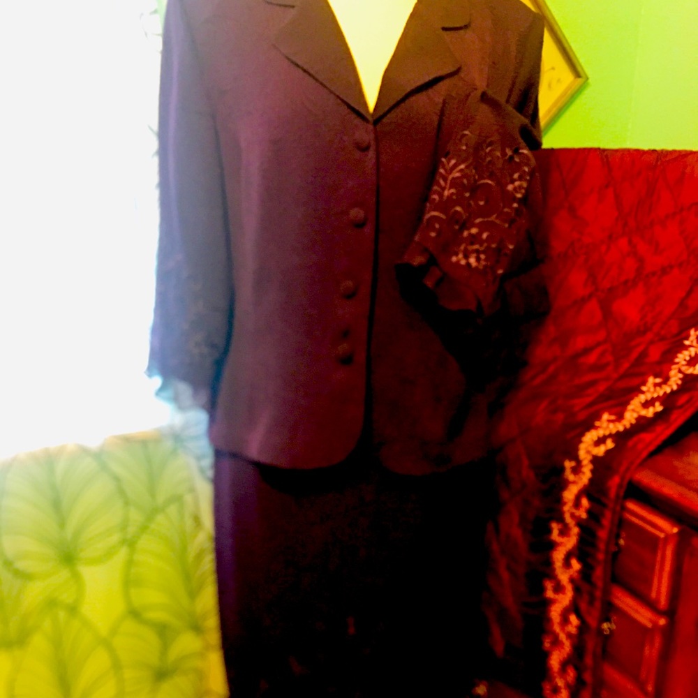Beautiful Ladies Purple/Suit/Dress SZ 16